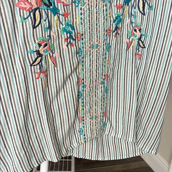 Johnny Was White and Blue Floral Embroidered Mandarin Collar Blouse - Picture 6 of 9